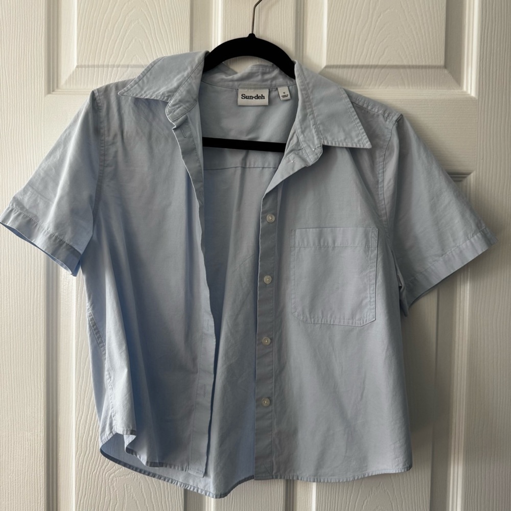 Sundeh Aritzia Button Down Crop Top